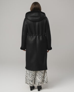 Czarny kożuch damski dwustronny z naturalnej skóry i futrem z kapturem