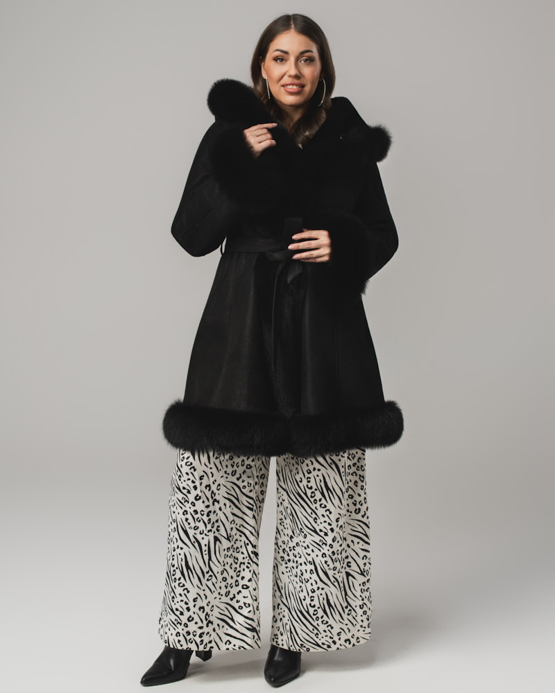 Czarny kożuch damski z futrem i paskiem – kożuszek naturalny