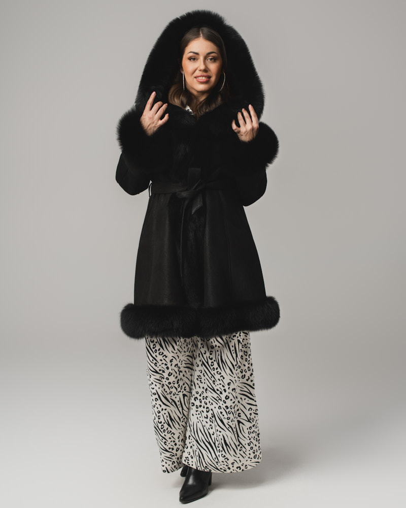 Czarny kożuch damski z futrem i paskiem – kożuszek naturalny