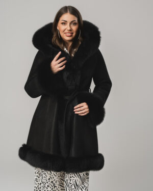 Czarny kożuch damski z futrem i paskiem – kożuszek naturalny