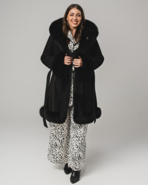 Czarny kożuch damski z futrem i paskiem – kożuszek naturalny