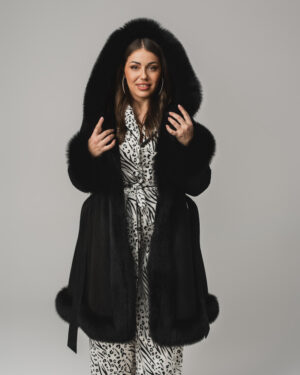 Czarny kożuch damski z futrem i paskiem – kożuszek naturalny