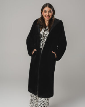 Czarny kożuch damski dwustronny z naturalnej skóry i futrem z kapturem