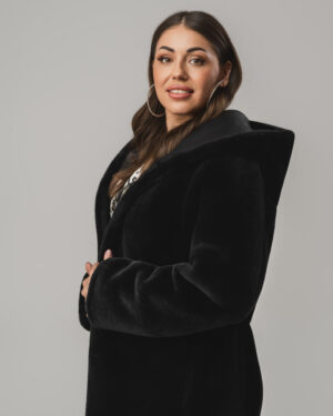 Czarny kożuch damski dwustronny z naturalnej skóry i futrem z kapturem