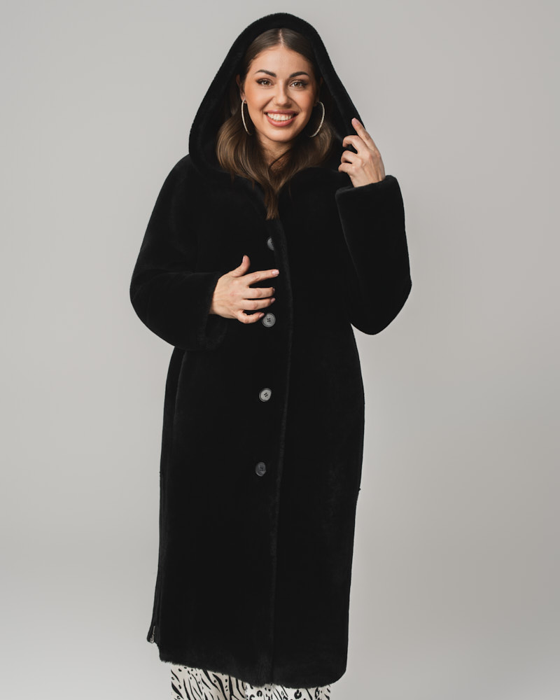 Czarny kożuch damski dwustronny z naturalnej skóry i futrem z kapturem