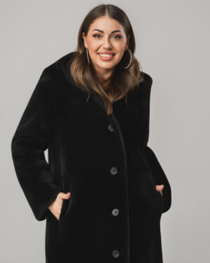 Czarny kożuch damski dwustronny z naturalnej skóry i futrem z kapturem