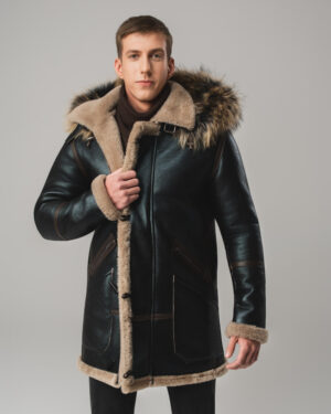 Czarny kożuch męski z naturalnej skóry z jasnym futrem i futrzanym kapturem